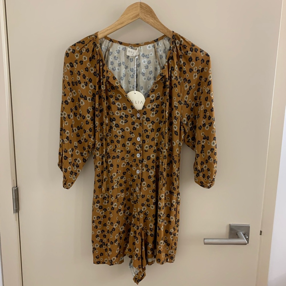 Gillia playsuit NWT
